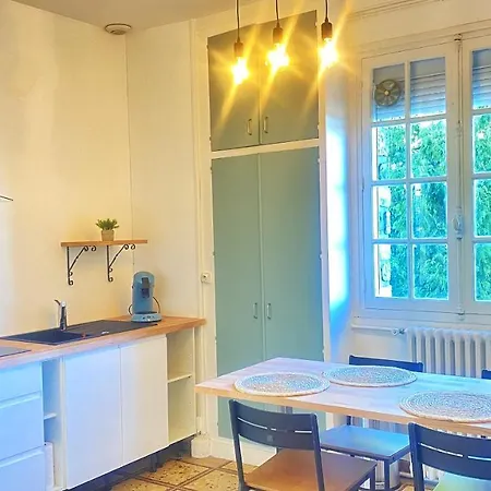 Domfront-bnb : Chic & Confort Apartment